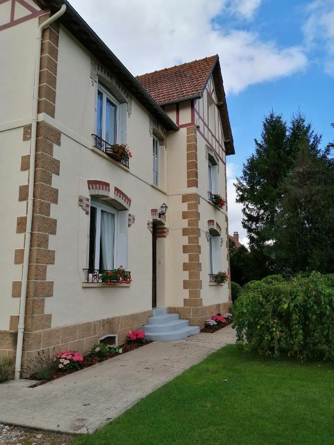 Le Paris Londres Bed and Breakfast Mesnieres-en-Bray Exterior foto